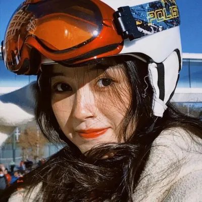 帐棚顶上的马戏团艺人